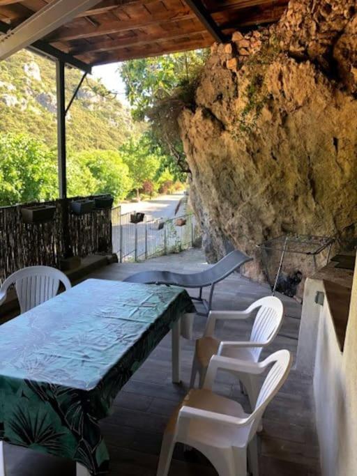 Le St Guilhem * Saint-Guilhem-le-Desert