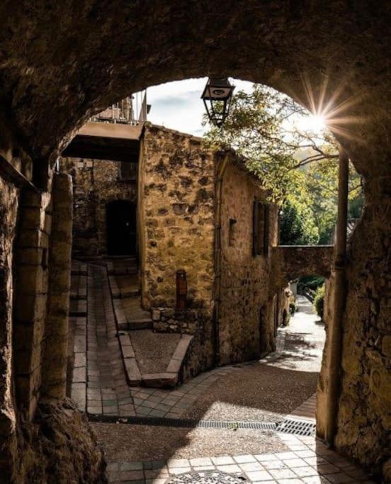 Le St Guilhem Saint-Guilhem-le-Desert